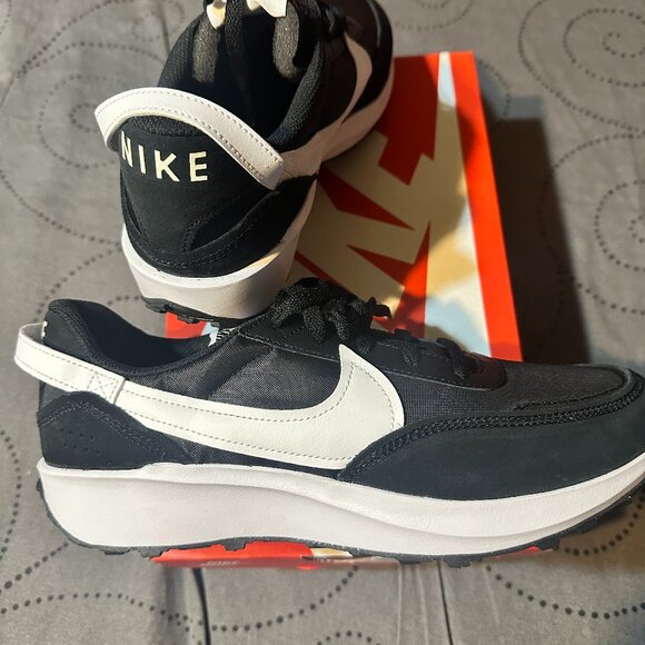 NIKE WAFFLE DEBUT BLACK & WHITE SNEAKERS SIZE 10 9.5 OR 9 MEN NEW IN BOX - Picture 1 of 7